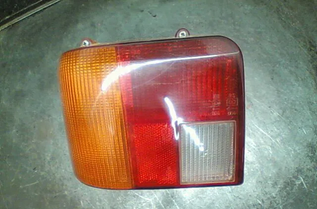Feu arrière gauche Peugeot 205 I (741A-C) 1.7 diesel (1983-1987) occasion