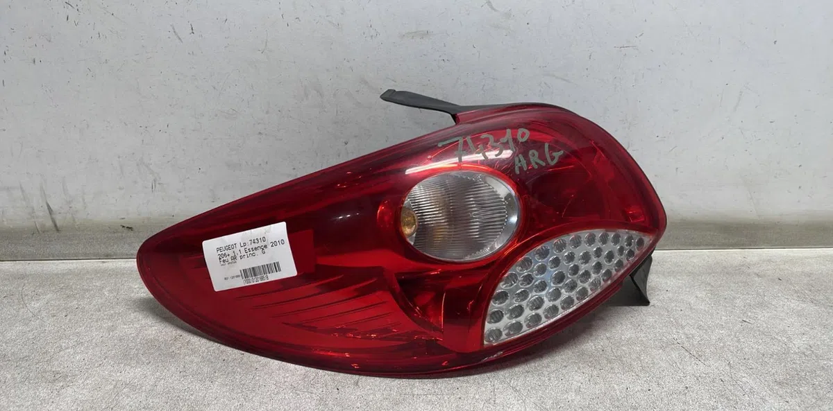 Feu arrière gauche Peugeot 206 (2L_, 2M_) 1.1 (2009-2013) occasion