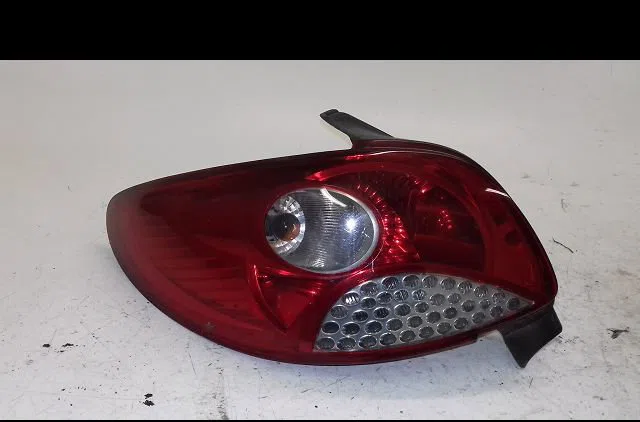 Feu arrière gauche Peugeot 206 (2L_, 2M_) 1.4 hdi eco 70 (2009-2013) 5 portes occasion