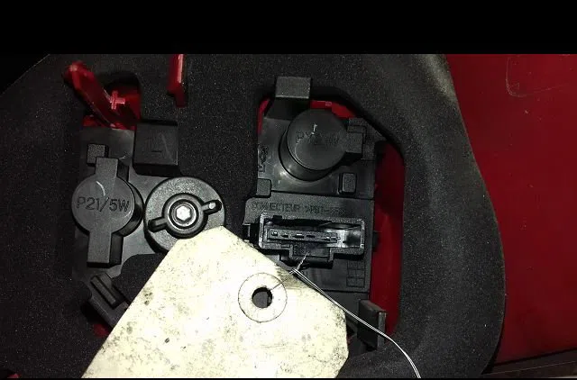 Feu arrière gauche Peugeot 206 (2L_, 2M_) 1.4 i (2lkfwa, 2mkfwa) (2009-2013) 3 portes occasion