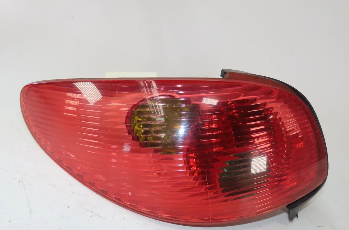 Feu arrière gauche Peugeot 206 CC (2D) 1.6 hdi 110 (2005-2007) occasion
