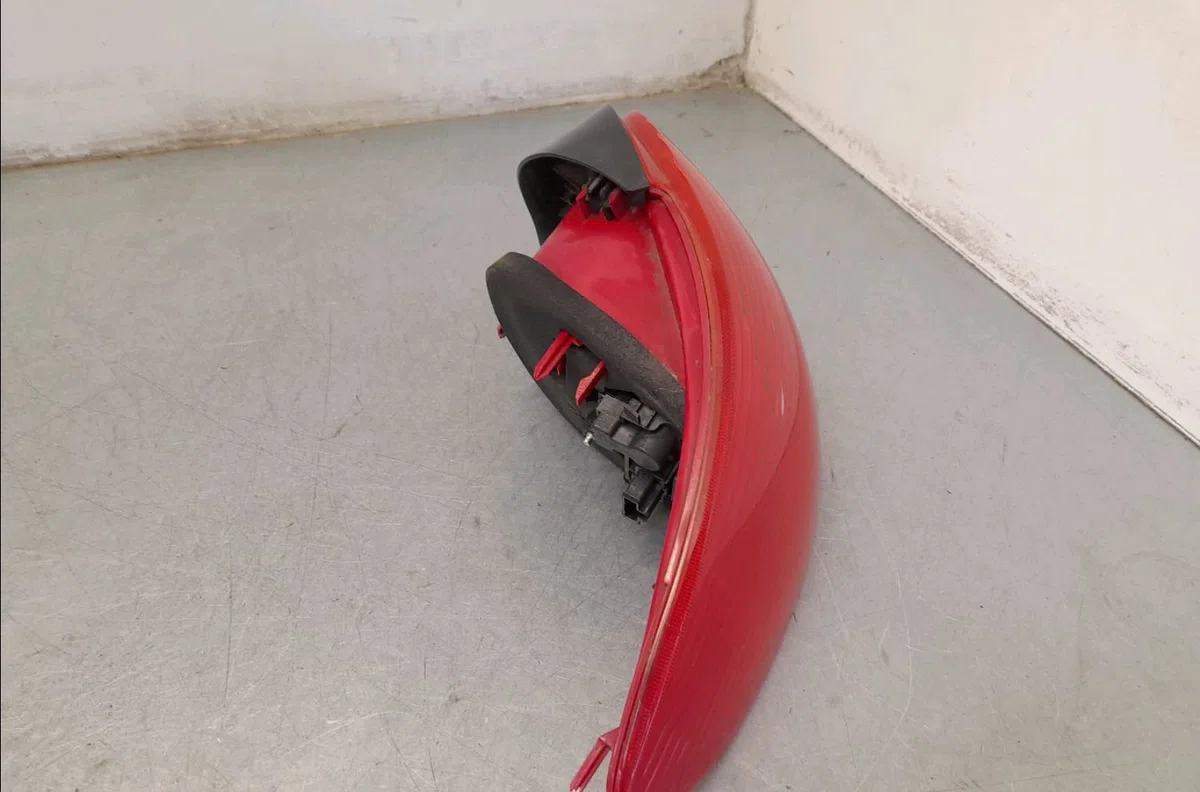 Feu arrière gauche Peugeot 206 CC (2D) 2.0 s16 (2000-2007) occasion