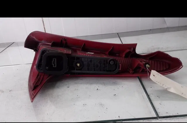 Feu arrière gauche Peugeot 206 SW (2E-K) 1.4 16v (2003) occasion