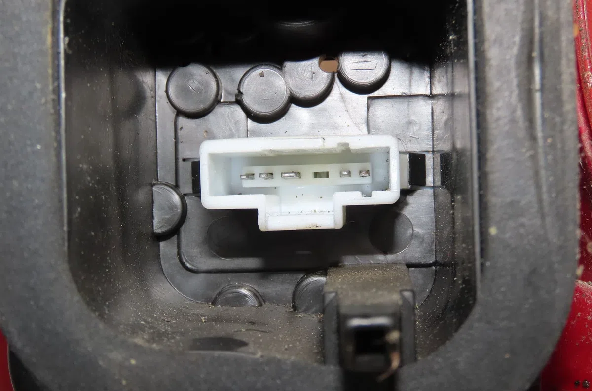 Feu arrière gauche Peugeot 206 SW (2E-K) 2.0 16v (2002-2007) occasion