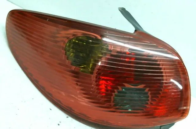 Feu arrière gauche Peugeot 206 Van 1.4 hdi (2001-2009) occasion