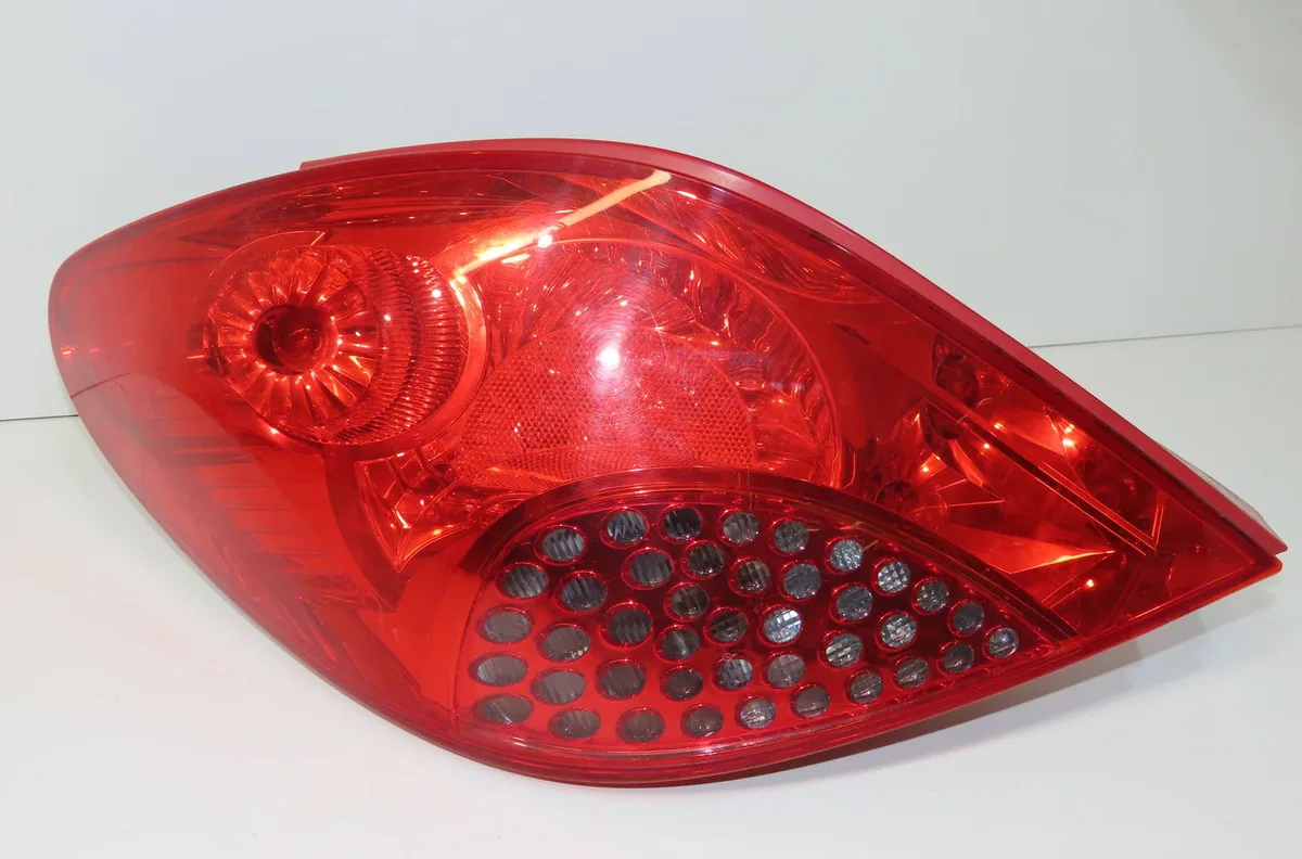 Feu arrière gauche Peugeot 207-207 (WA_, WC_) 1.4 16v (2006-2013) 3 portes occasion