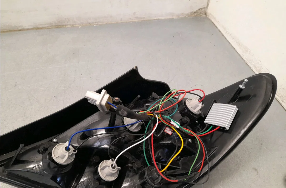 Feu arrière gauche Peugeot 207-207 (WA_, WC_) 1.6 16v (2006-2013) occasion