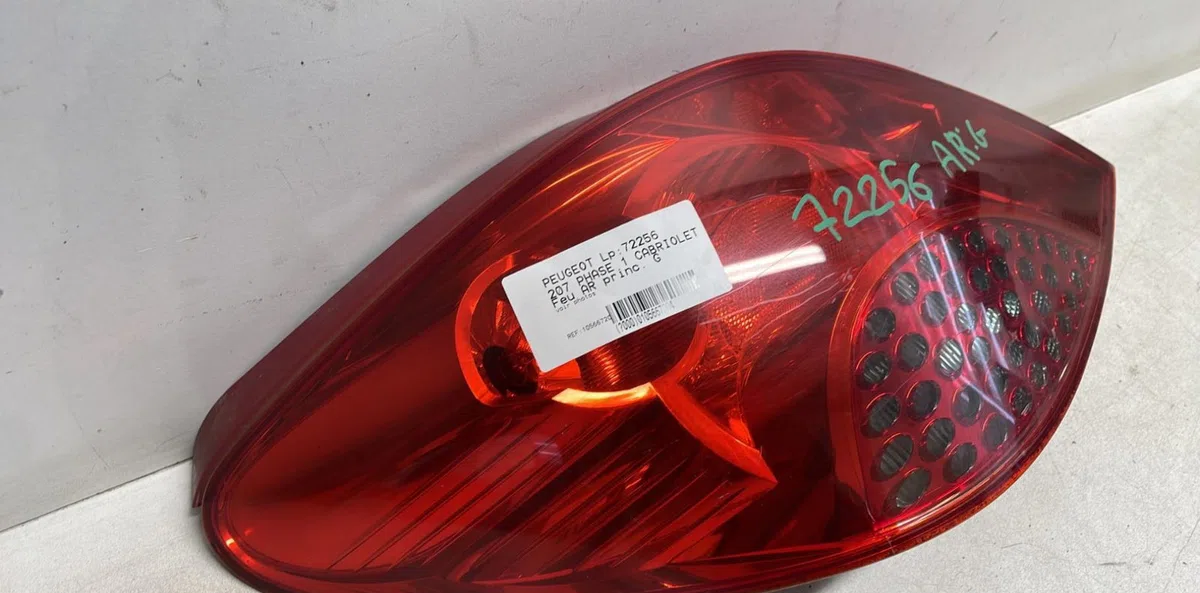 Feu arrière gauche Peugeot 207 CC (WD_) 1.6 16v turbo (2007-2012) occasion