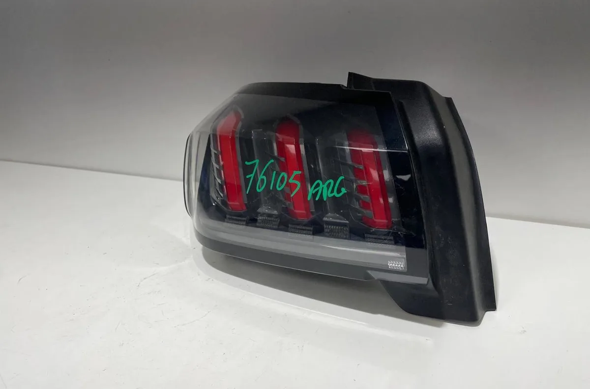Feu arrière gauche Peugeot 208 II (UB_, UP_, UW_, UJ_) 1.5 bluehdi 100 (2019) occasion