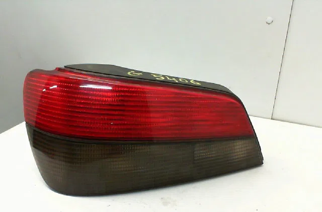 Feu arrière gauche PEUGEOT 306  1.9 D occasion