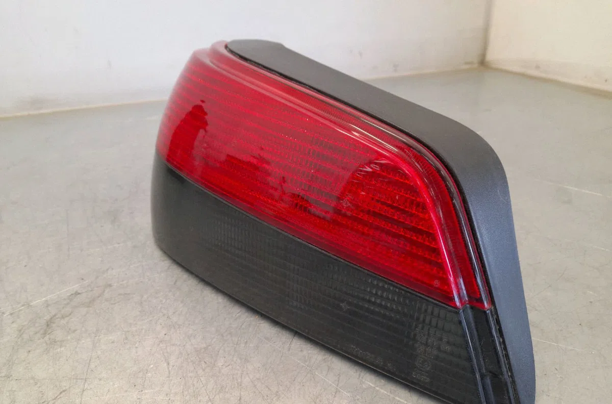 Feu arrière gauche PEUGEOT 306  1.9 D occasion