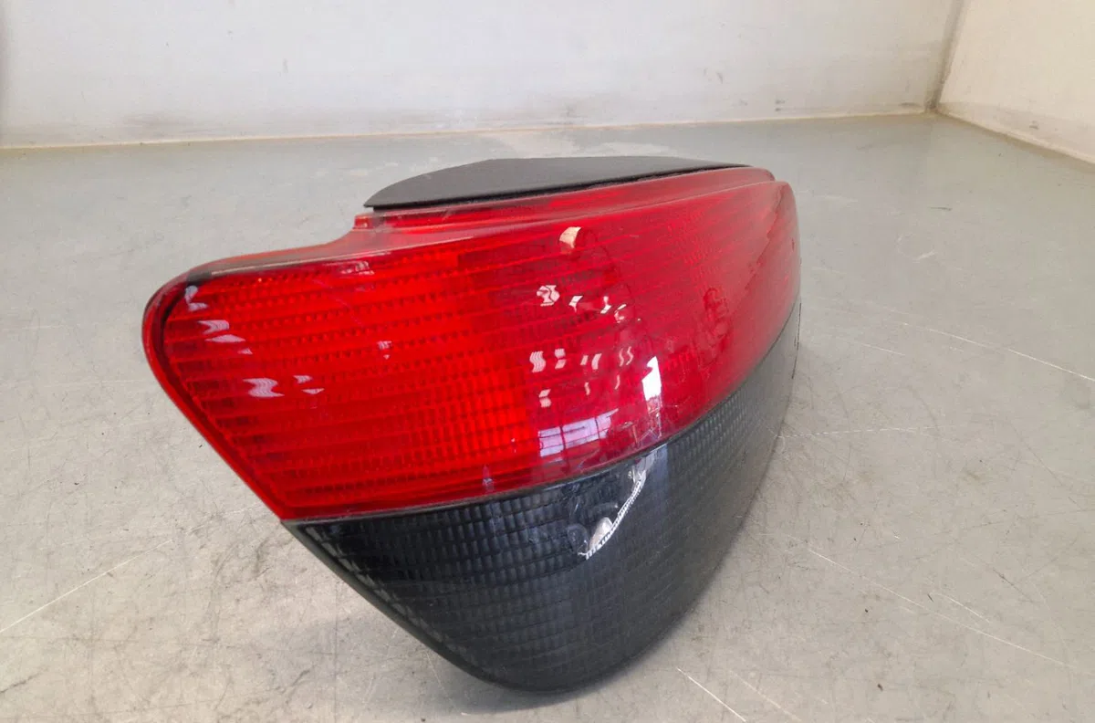 Feu arrière gauche PEUGEOT 306  1.9 D occasion