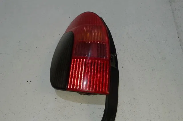 Feu arrière gauche PEUGEOT 306 2000 occasion