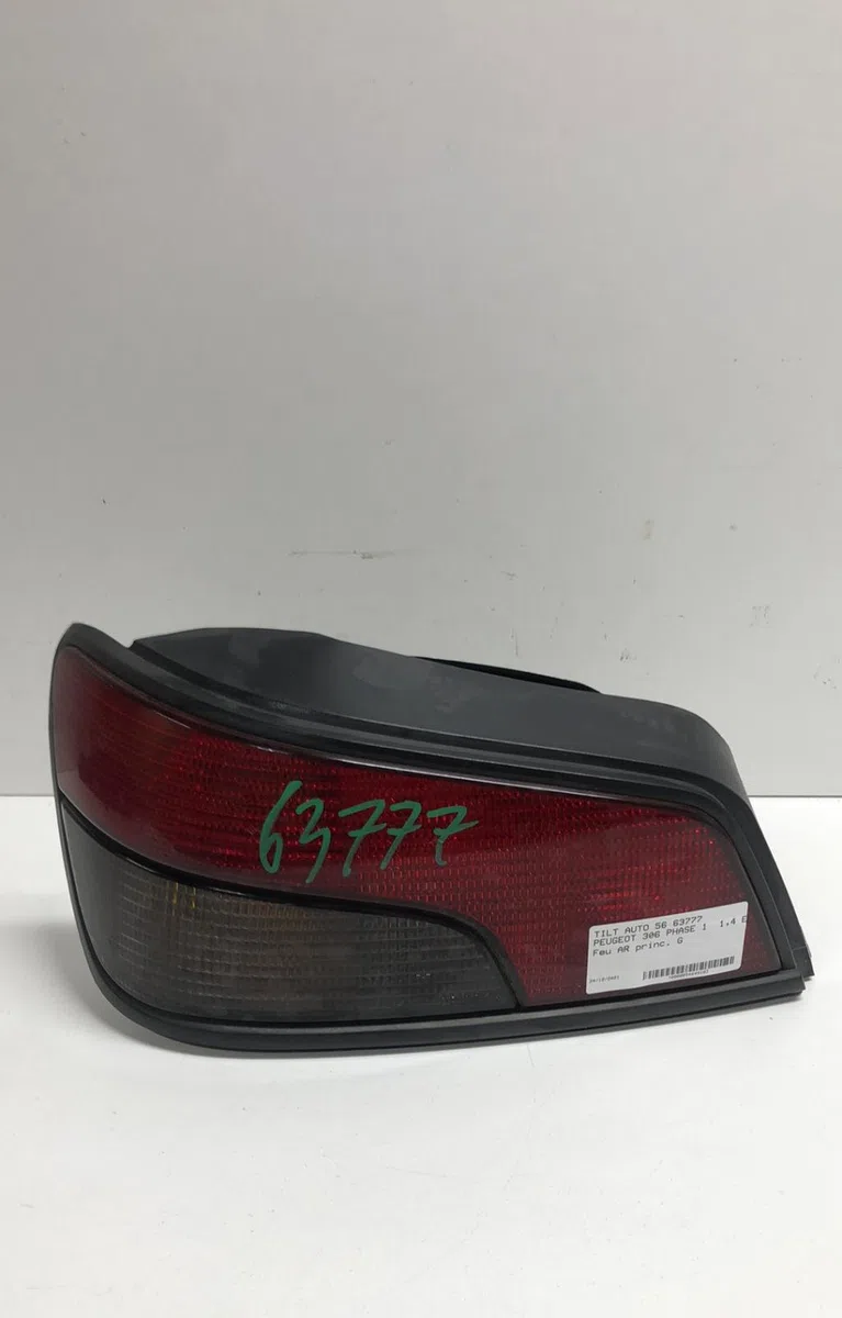 Feu arrière gauche Peugeot 306 3-5 portes (7A, 7C, N3, N5) 1.4 (1993-2001) 5 portes occasion