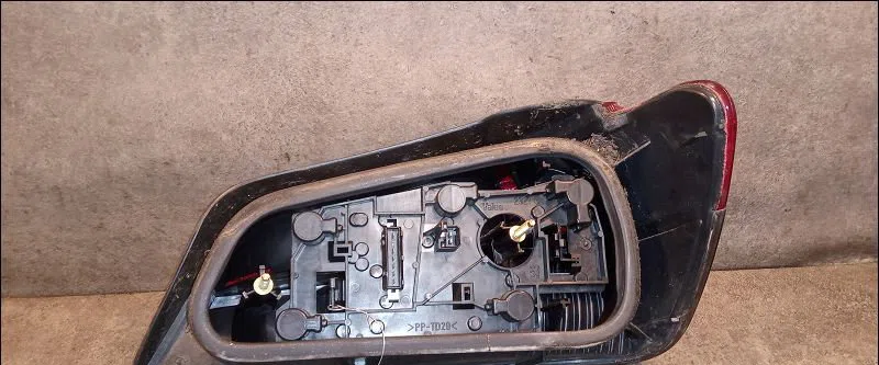 Feu arrière gauche Peugeot 306 3-5 portes (7A, 7C, N3, N5) 1.6 (1993-2000) occasion