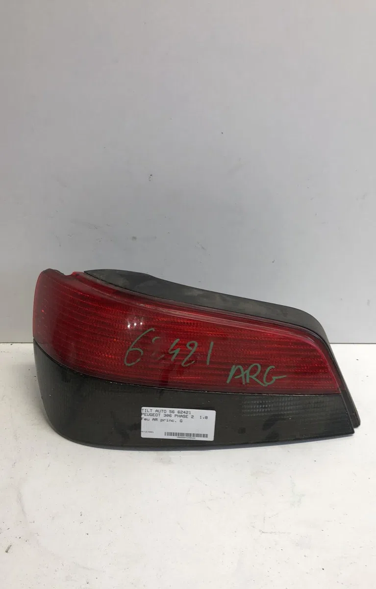 Feu arrière gauche Peugeot 306 3-5 portes (7A, 7C, N3, N5) 1.8 16v (1997-2001) occasion