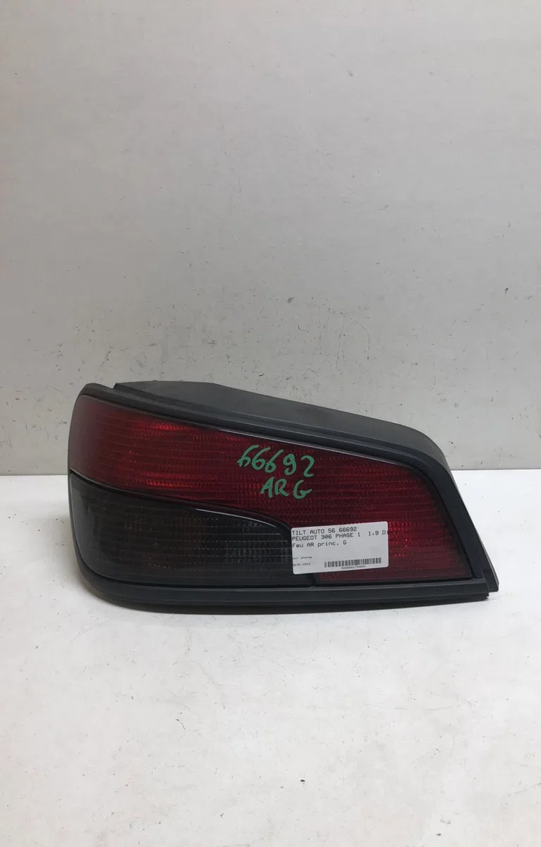 Feu arrière gauche Peugeot 306 3-5 portes (7A, 7C, N3, N5) 1.9 d (1994-2001) occasion
