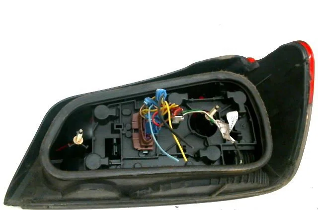 Feu arrière gauche Peugeot 306 3-5 portes (7A, 7C, N3, N5) 2.0 hdi 90 (1999-2002) occasion