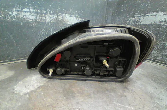 Feu arrière gauche Peugeot 306 (7B, N3, N5) 1.9 d (1998-2001) occasion