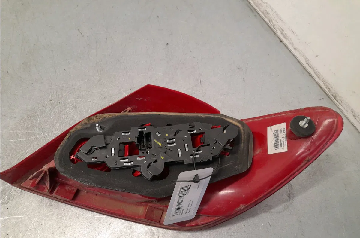 Feu arrière gauche Peugeot 307 (3A-C) 1.6 16v (2000-2007) 5 portes occasion