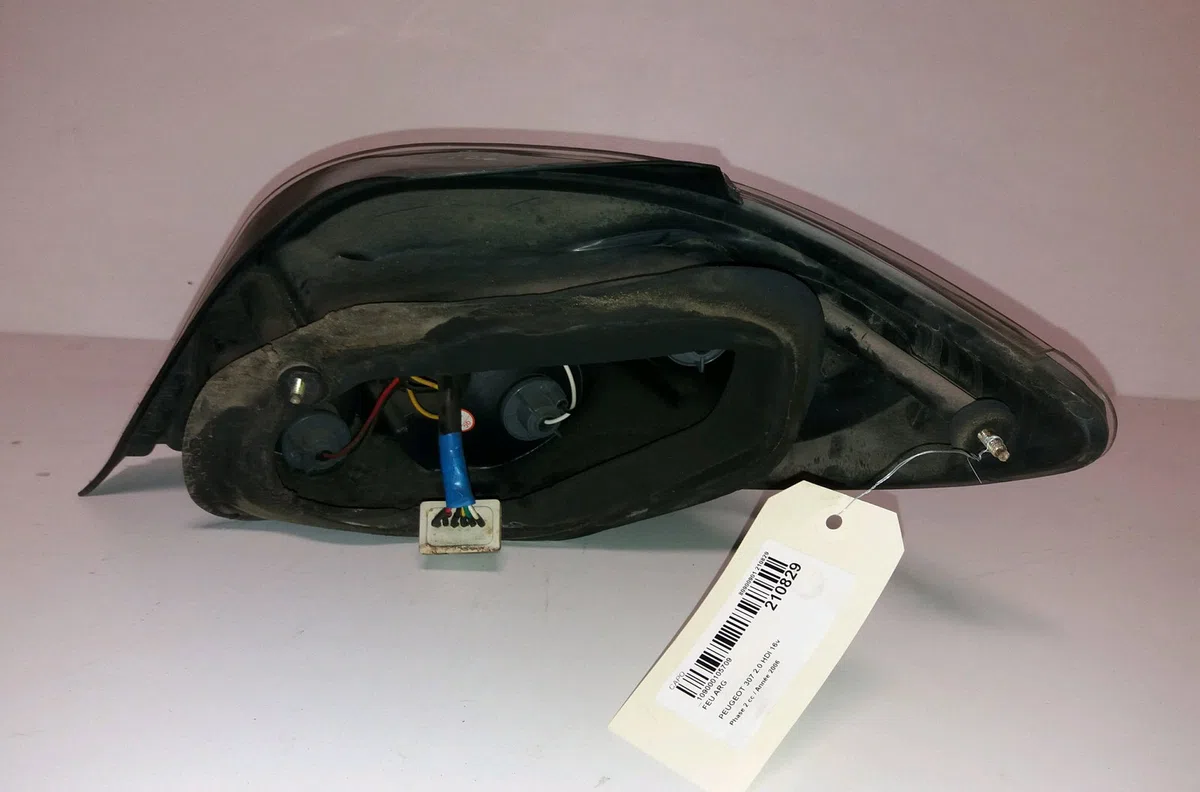 Feu arrière gauche Peugeot 307 (3A-C) 2.0 hdi 135 (2003-2007) occasion