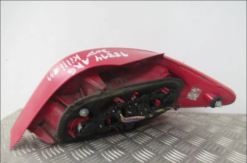 Feu arrière gauche Peugeot 307 (3A-C) 2.0 hdi 90 (2000-2007) 5 portes occasion