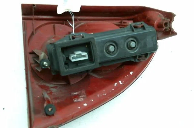 Feu arrière gauche Peugeot 307 SW (3H) 1.6 hdi 110 (2003-2007) occasion