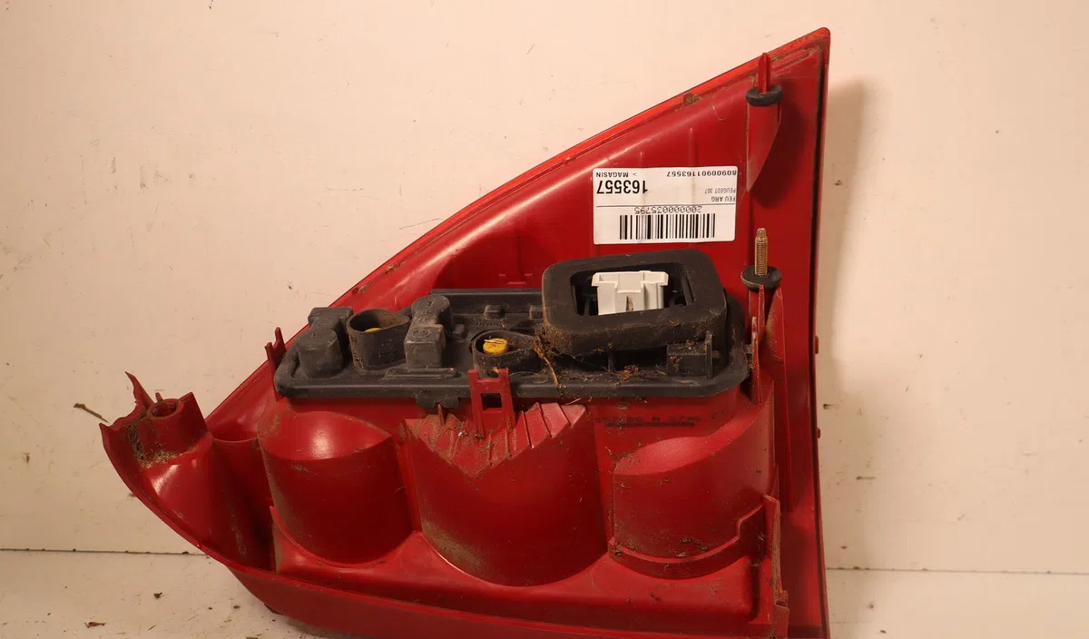 Feu arrière gauche Peugeot 307 SW (3H) 1.6 hdi 110 (2003-2007) occasion