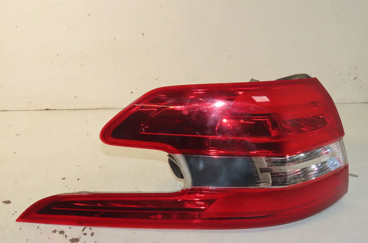 Feu arrière gauche Peugeot 308 SW II (LC_, LJ_, LR_, LX_, L4_) 1.2 thp 110 (2014-2021) occasion