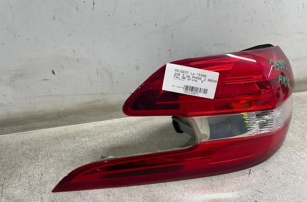 Feu arrière gauche Peugeot 308 SW II (LC_, LJ_, LR_, LX_, L4_) 1.5 bluehdi 130 (2017-2021) occasion