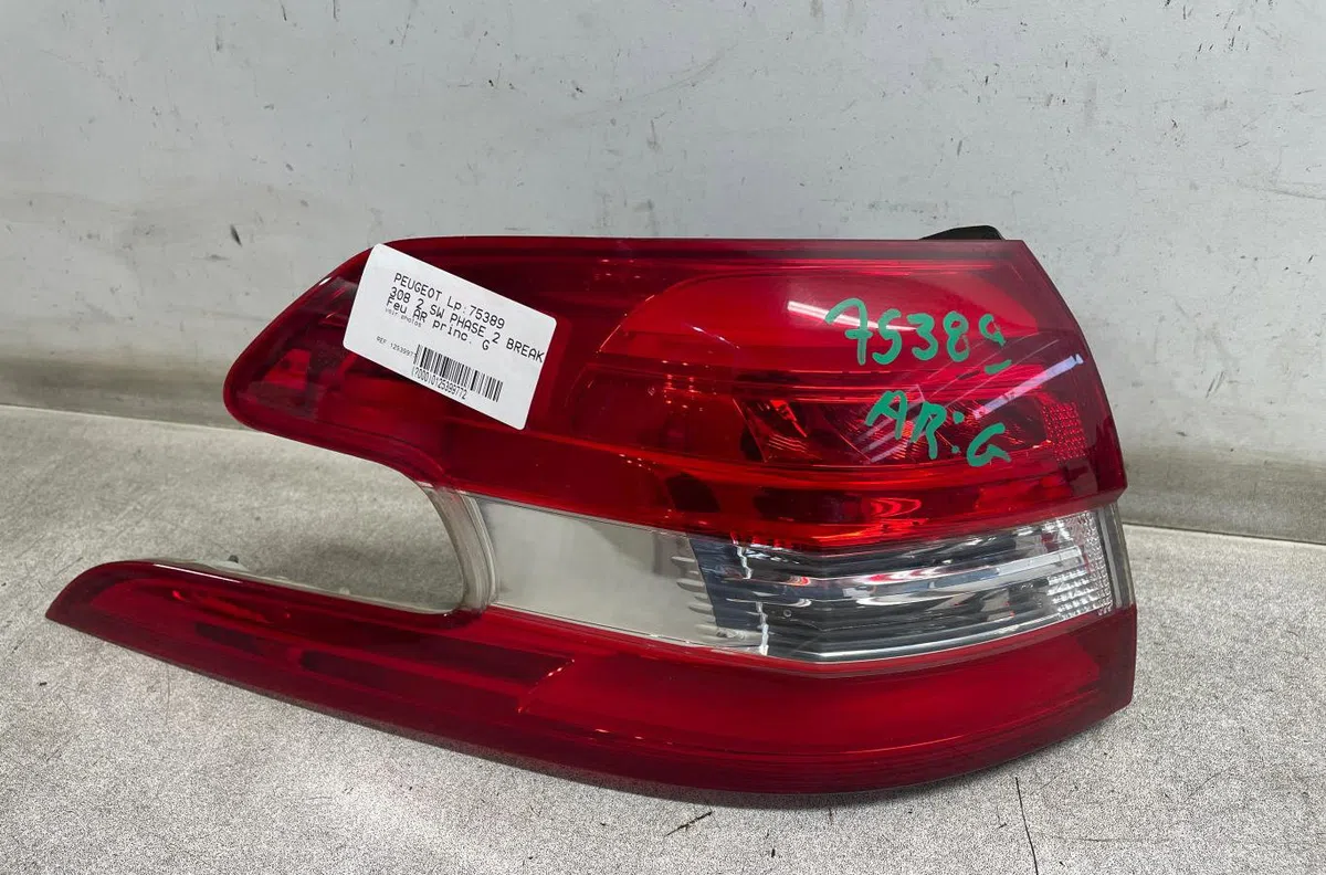 Feu arrière gauche Peugeot 308 SW II (LC_, LJ_, LR_, LX_, L4_) 1.5 bluehdi 130 (2017-2021) occasion