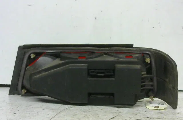 Feu arrière gauche Peugeot 405 I (15B) 1.4 (1987-1992) occasion
