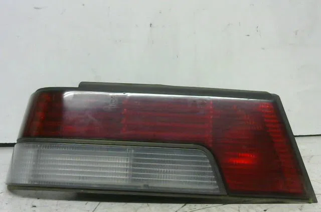 Feu arrière gauche Peugeot 405 I (15B) 1.4 (1987-1992) occasion