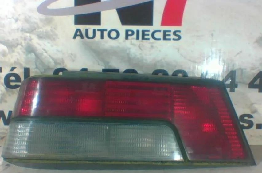 Feu arrière gauche PEUGEOT 405 PHASE 1 BREAK occasion