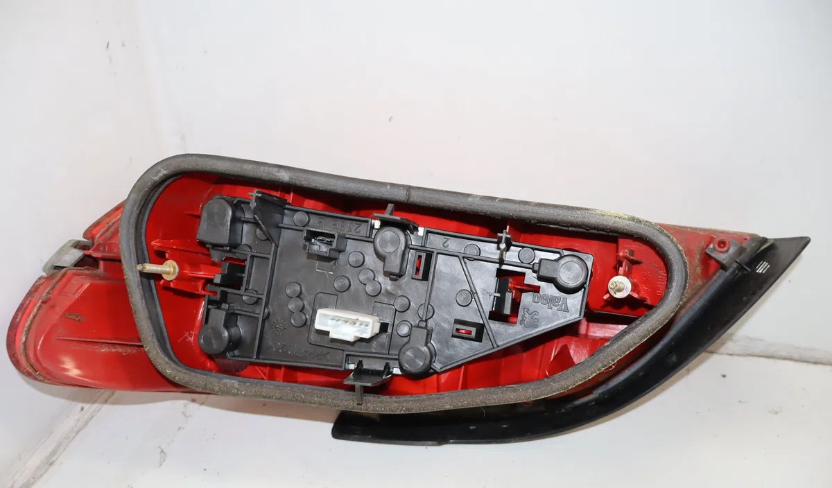 Feu arrière gauche Peugeot 406 (8B) 1.8 bifuel (1999-2003) occasion