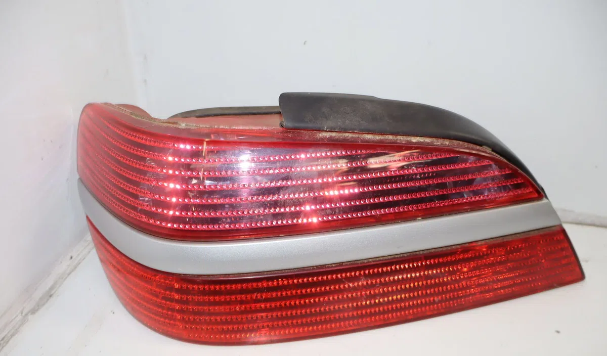 Feu arrière gauche Peugeot 406 (8B) 1.8 bifuel (1999-2003) occasion