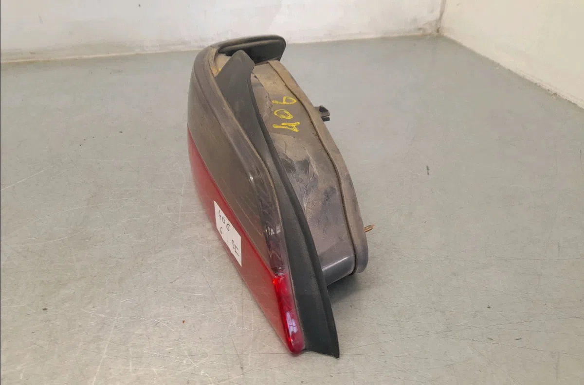 Feu arrière gauche Peugeot 406 (8B) 1.9 td (1996-2004) occasion