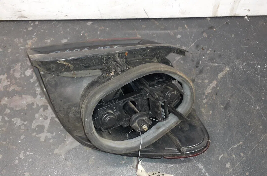 Feu arrière gauche Peugeot 406 Break (8E-F) 1.9 td (1996-2004) occasion