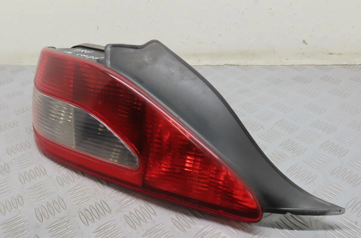 Feu arrière gauche Peugeot 406 Coupé (8C) 2.0 16v (1997-2004) occasion