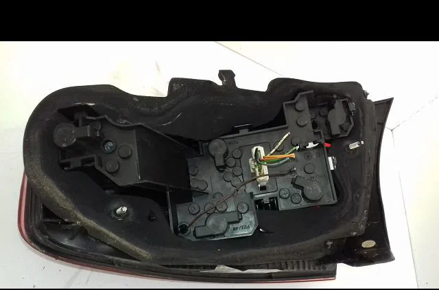 Feu arrière gauche Peugeot 407 (6D_) 1.8 16v (6d6fyc) (2005-2010) occasion