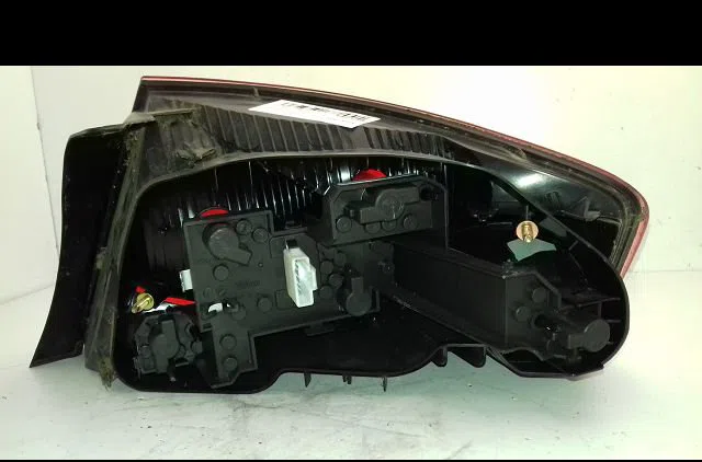 Feu arrière gauche Peugeot 407 (6D_) 2.0 (6drfnb, 6drfne) (2004-2005) occasion