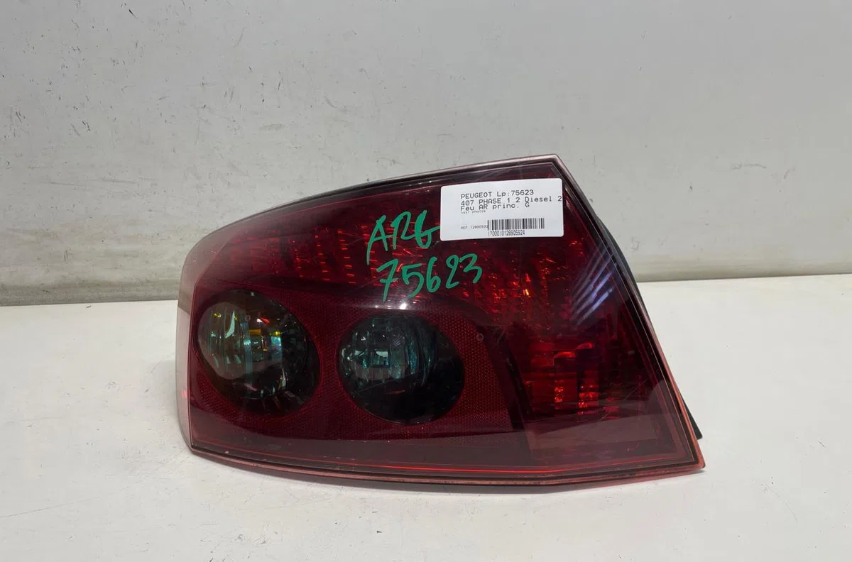 Feu arrière gauche Peugeot 407 (6D_) 2.0 hdi 135 (6drhrh, 6drhre, 6drhrg, 6drhrj) (2004-2010) 4 portes occasion