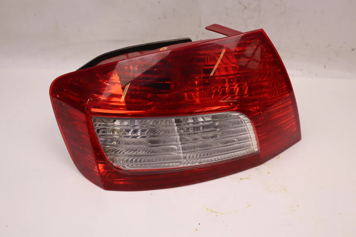 Feu arrière gauche Peugeot 407 (6D_) 2.0 hdi (6drhrh) (2009-2010) occasion