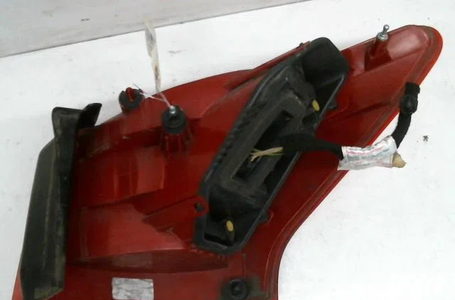 Feu arrière gauche Peugeot 407 SW (6E_) 1.6 hdi 110 (2004-2010) 5 portes occasion