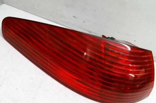 Feu arrière gauche Peugeot 607 (9D, 9U) 2.2 16v (2000-2005) occasion