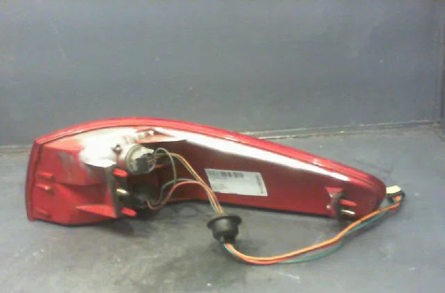 Feu arrière gauche Peugeot 607 (9D, 9U) 2.2 hdi (2000-2006) occasion