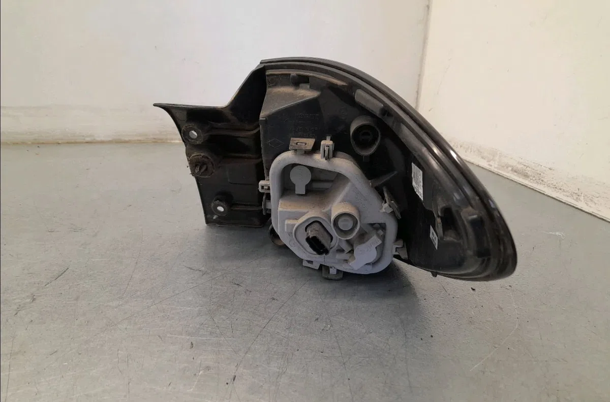 Feu arrière gauche RENAULT CAPTUR  1.5 DCI 110ch occasion
