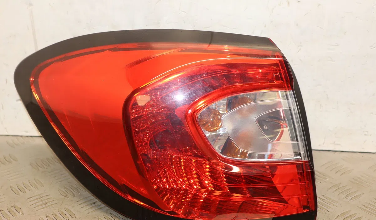 Feu arrière gauche Renault CAPTUR I (J5_, H5_) 1.5 dci 110 (2015) 5 portes occasion