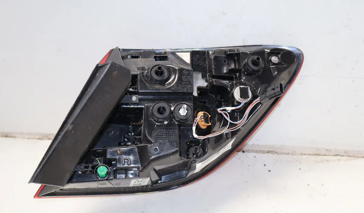 Feu arrière gauche Renault CAPTUR II (HF_) Tce 90 (hfm6) (2020) occasion