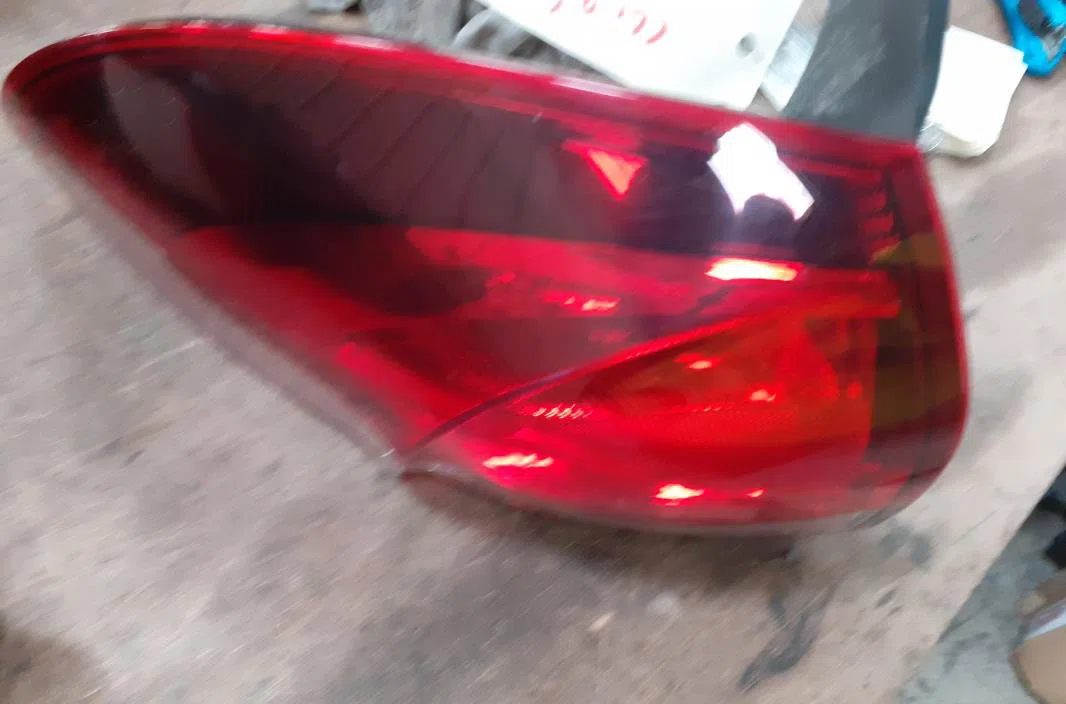 Feu arrière gauche RENAULT CLIO 4 PHASE 2 BREAK occasion